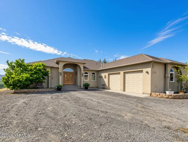 1742 Weikel Rd, Yakima, WA 98908