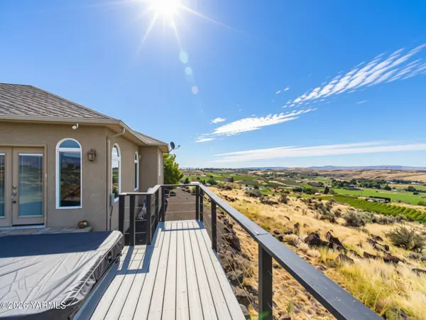 1742 Weikel Rd, Yakima, WA 98908