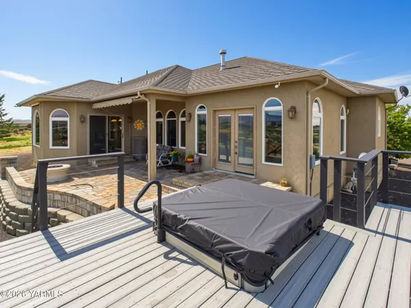 1742 Weikel Rd, Yakima, WA 98908