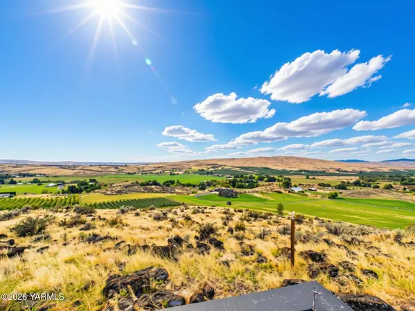 1742 Weikel Rd, Yakima, WA 98908