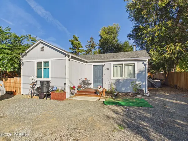 1302 Arkansas Ave, Tieton, WA 98947