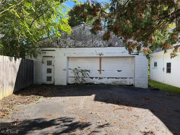 17 N Hartford AVE, Youngstown, OH 44509