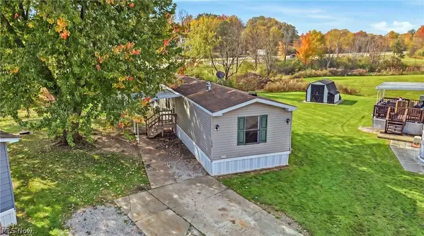 1030 South Park CT, Brookfield, OH 44403