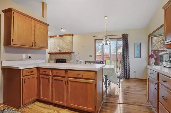 6874 Berry Blossom DR, Austintown, OH 44406