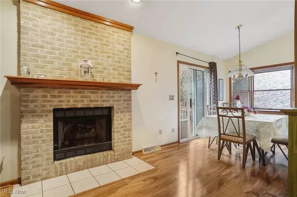 6874 Berry Blossom DR, Austintown, OH 44406