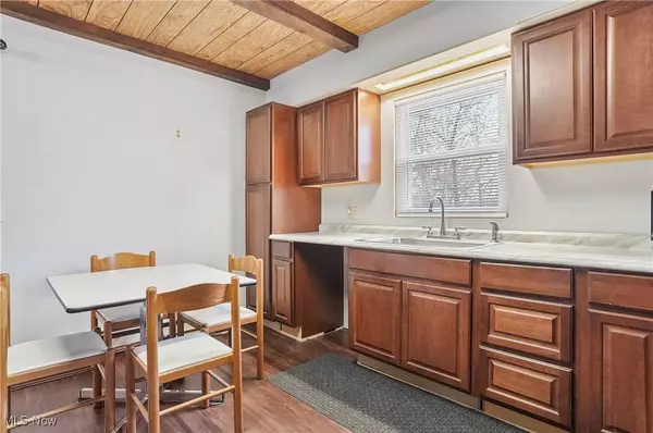 5014 Wheathill RD, East Palestine, OH 44413