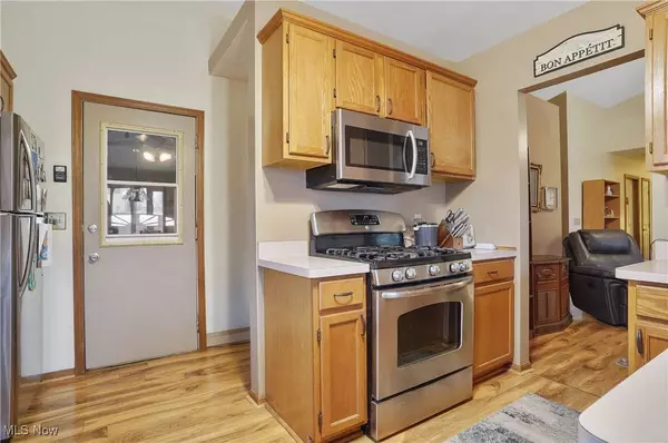 6874 Berry Blossom DR, Austintown, OH 44406