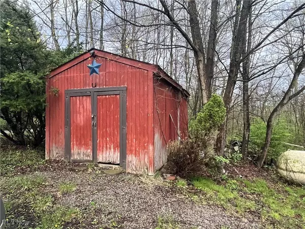 9105 Kiowa TRL, Negley, OH 44441