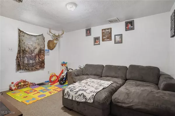 11849 South AVE, North Lima, OH 44452