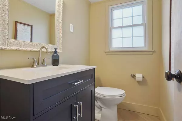 8040 Aquadale DR, Boardman, OH 44512