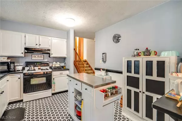 1429 Tomilu DR, Girard, OH 44420