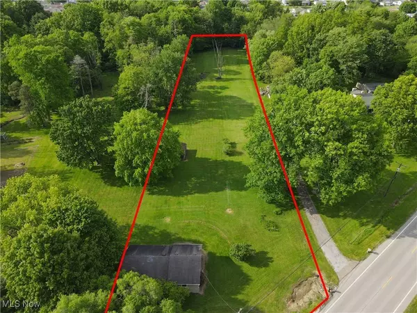 890 E Liberty ST, Hubbard, OH 44425