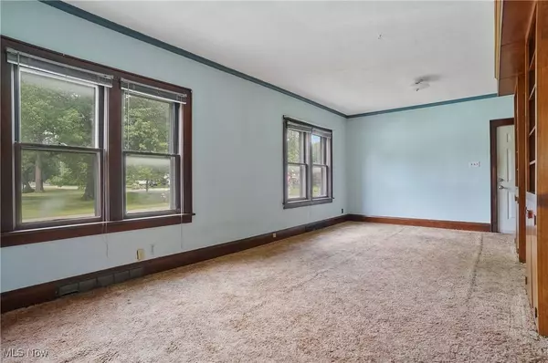 355 N 12th ST, Sebring, OH 44672