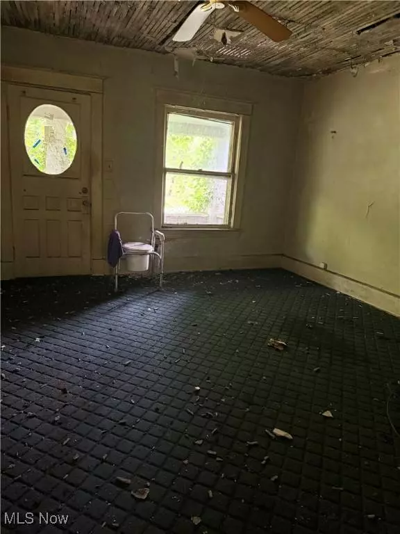 3343 Lawnview AVE, Lowellville, OH 44436