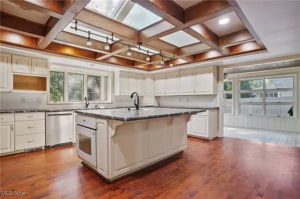 7986 Spartan DR, Boardman, OH 44512