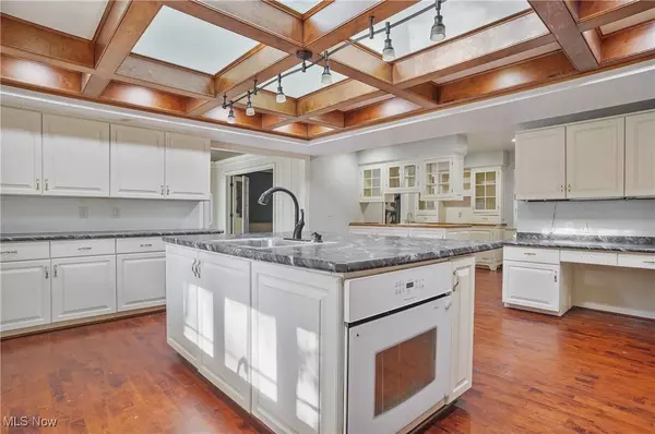 7986 Spartan DR, Boardman, OH 44512