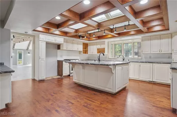 7986 Spartan DR, Boardman, OH 44512