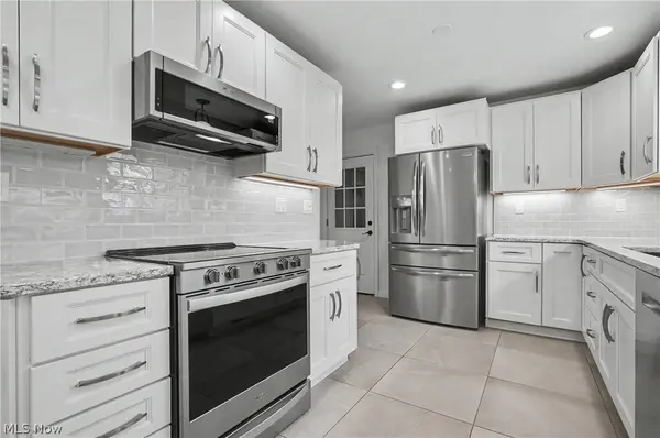 295 Sleepy Hollow DR, Canfield, OH 44406