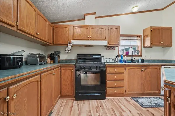 788 State Route 88 NE, Bristolville, OH 44402