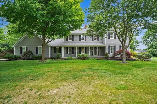 115 Queens LN, Canfield, OH 44406