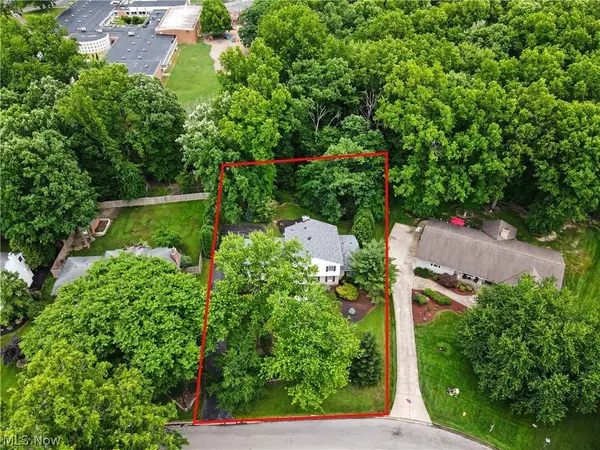 553 N Briarcliff DR, Canfield, OH 44406