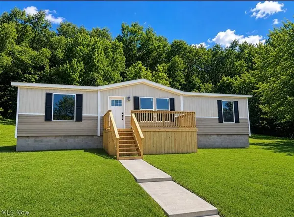 1055 May RD, East Liverpool, OH 43920