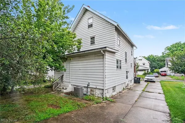 456 Delmar AVE, Akron, OH 44310