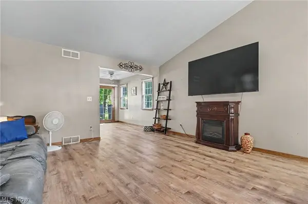 17 Harneds LNDG, Cortland, OH 44410