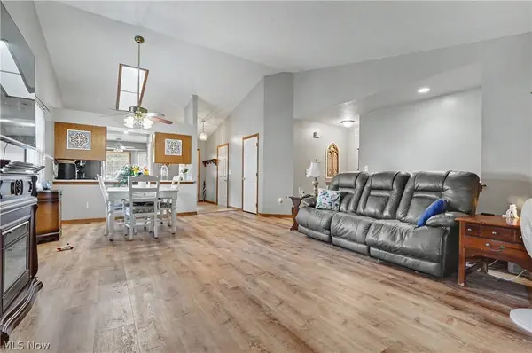17 Harneds LNDG, Cortland, OH 44410