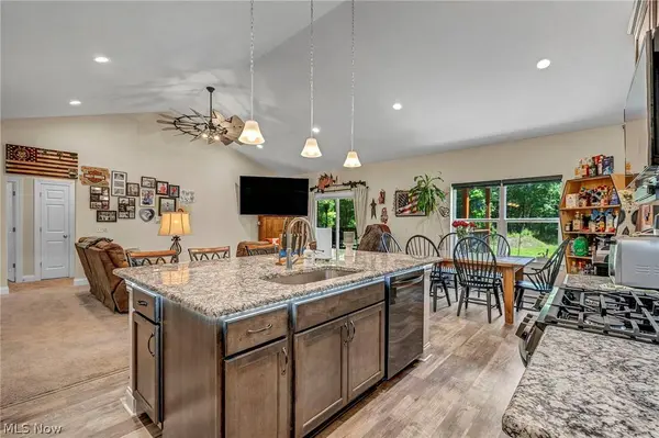 4331 Palmyra RD, Lordstown, OH 44481