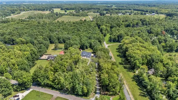 4331 Palmyra RD, Lordstown, OH 44481