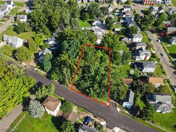 Walnut RD SW, Massillon, OH 44647