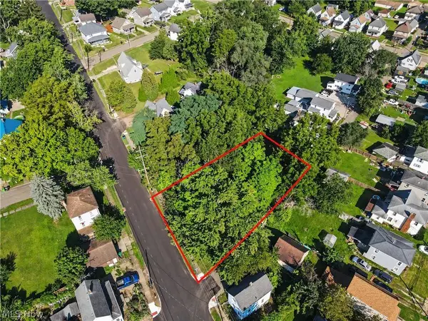 Walnut RD SW, Massillon, OH 44647