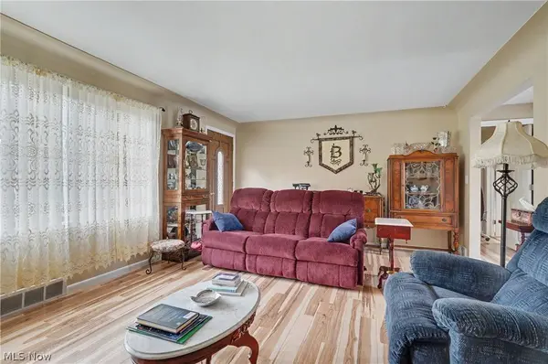 1997 Heather LN, Youngstown, OH 44511