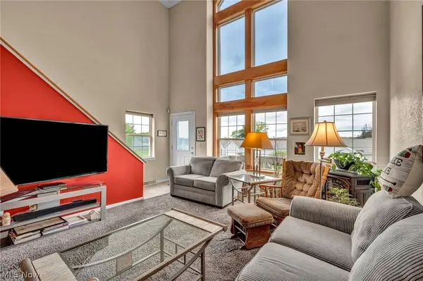 1909 Craig DR, Lake Milton, OH 44429