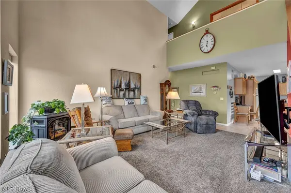 1909 Craig DR, Lake Milton, OH 44429