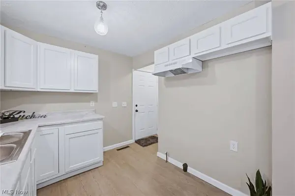1613 Lillian RD, Stow, OH 44224