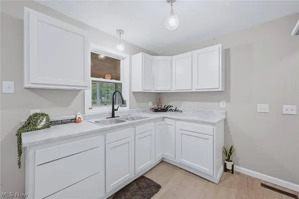 1613 Lillian RD, Stow, OH 44224