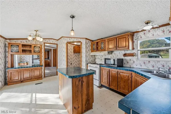 1030 South Park CT, Brookfield, OH 44403
