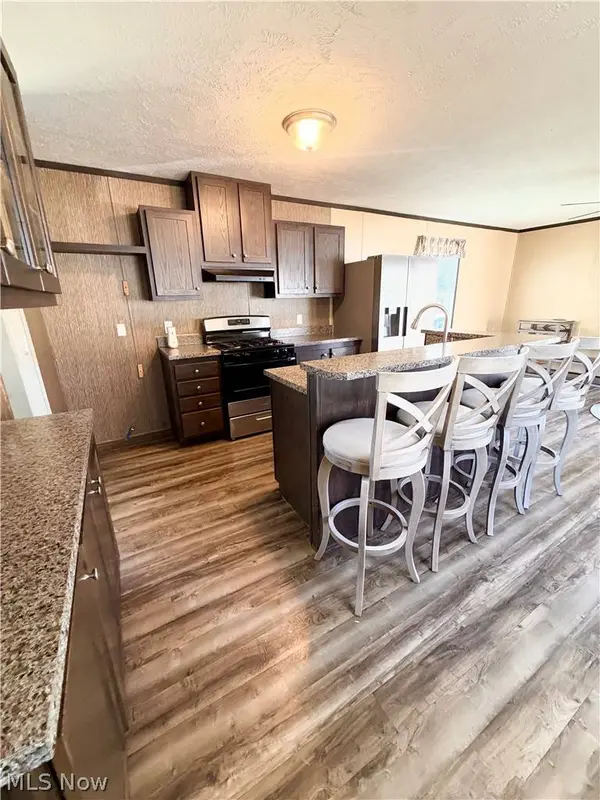 1049 S Park DR, Brookfield Twp, OH 44403