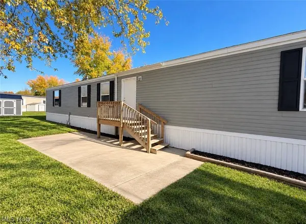 1049 S Park DR, Brookfield Twp, OH 44403