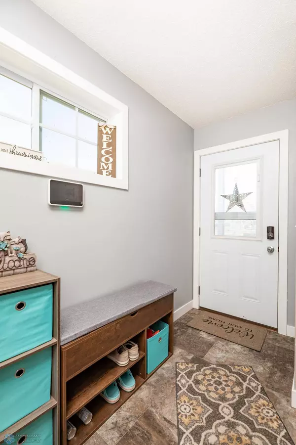 609 5th ST E, Horace, ND 58047