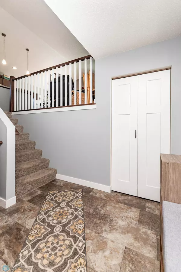 609 5th ST E, Horace, ND 58047