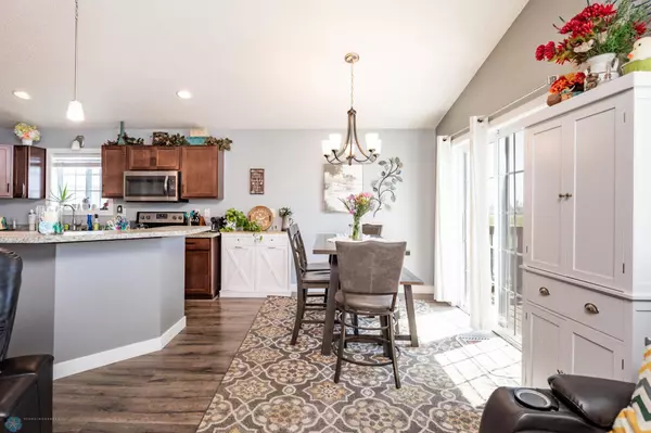 609 5th ST E, Horace, ND 58047