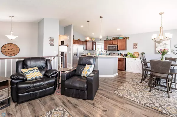 609 5th ST E, Horace, ND 58047