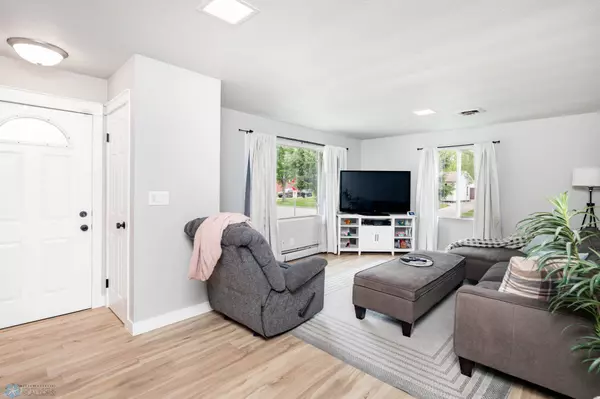 1625 14th AVE S, Fargo, ND 58103