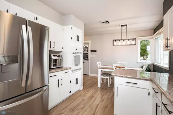 1625 14th AVE S, Fargo, ND 58103