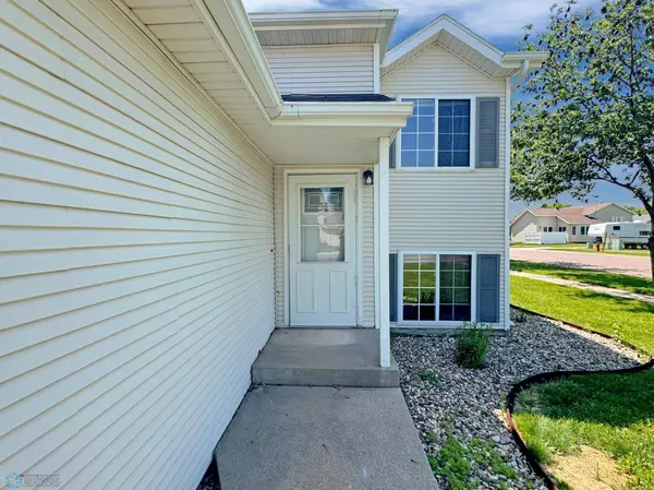 3134 35 1/2 AVE S, Fargo, ND 58104