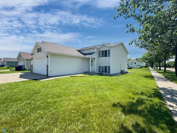 3134 35 1/2 AVE S, Fargo, ND 58104