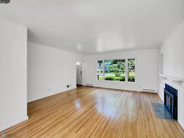 1323 10th AVE S, Moorhead, MN 56560